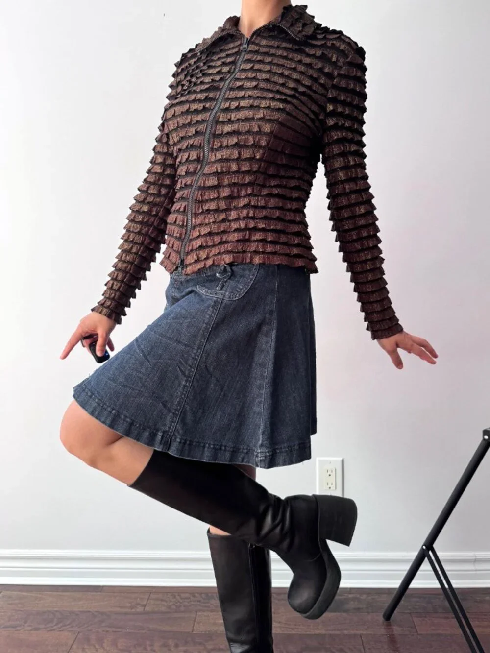 Y2K vintage brown ruffled textured collared long sleeved zip up blouse shirt - Picture 4 of 11